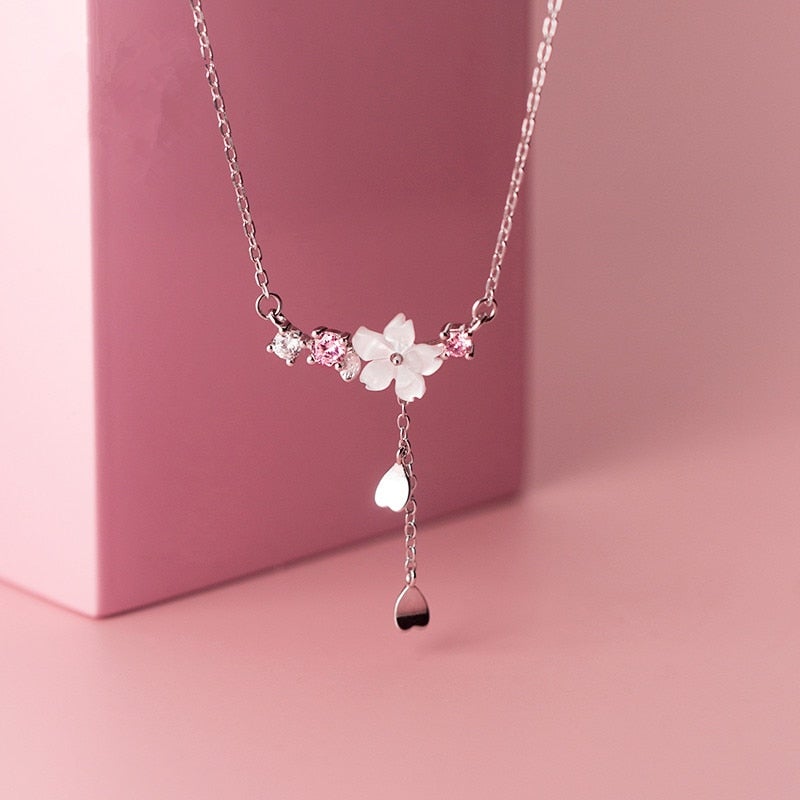 Collier de fleurs de cerisier en cristal